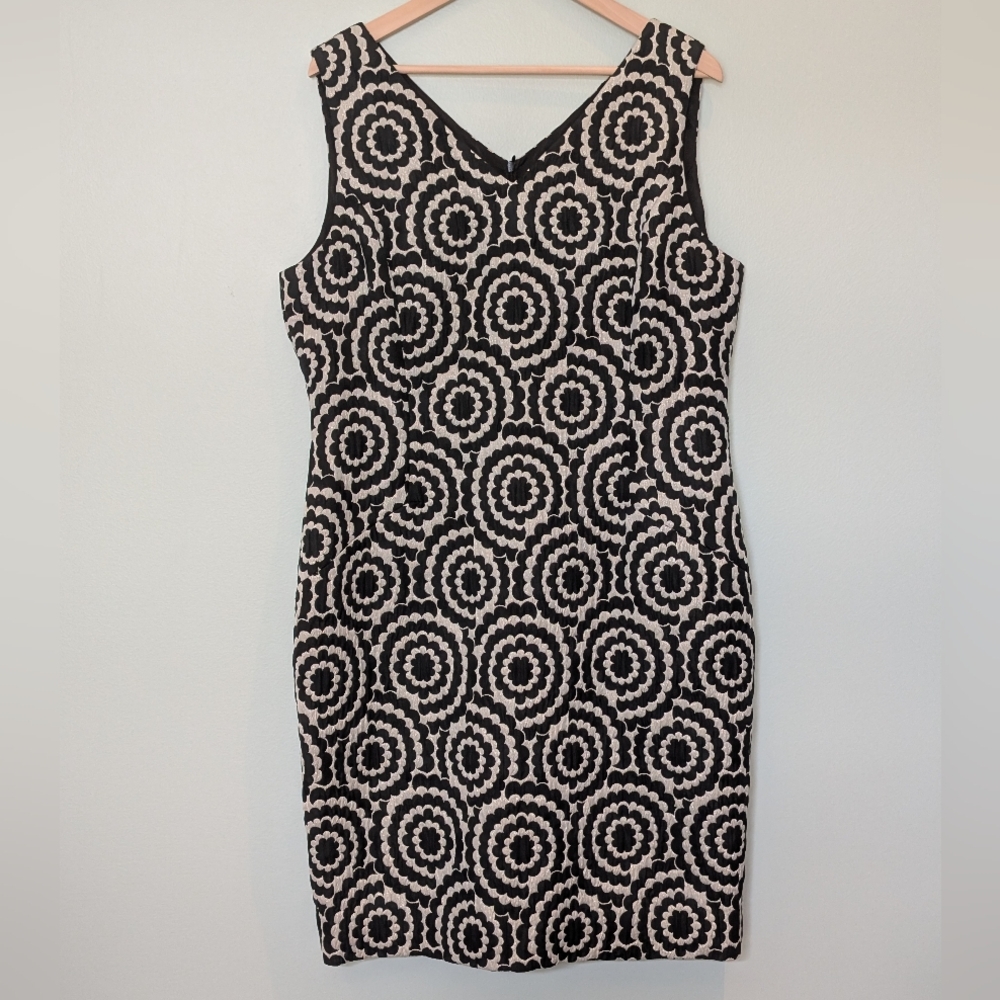 Doncaster Black and Cream Circle Pattern Dress with Gold Metalic